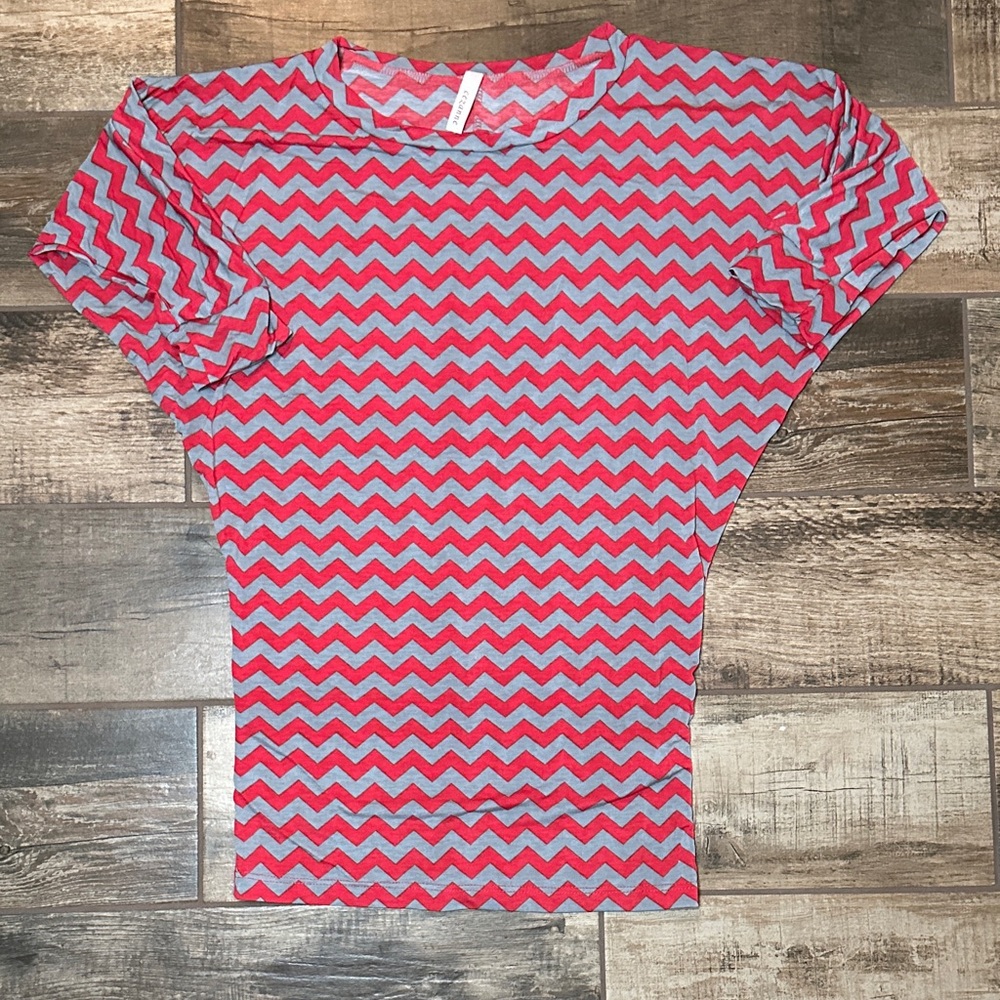 Cezanne Red and Gray Zigzag Short Sleeve Top